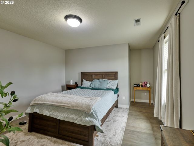 1025 Se MILLRIGHT Ave, Mc Minnville, OR 97128