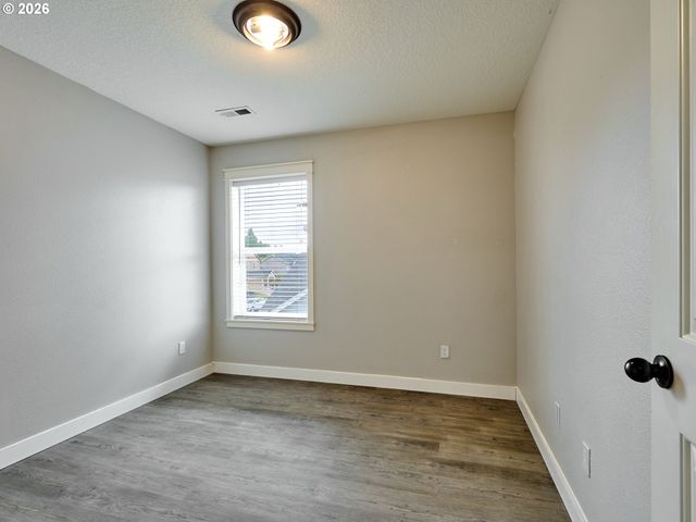 1025 Se MILLRIGHT Ave, Mc Minnville, OR 97128