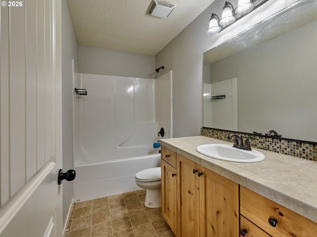1025 Se MILLRIGHT Ave, Mc Minnville, OR 97128