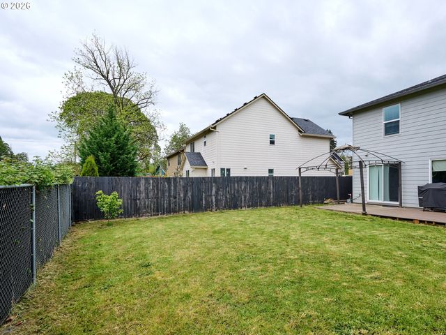 1025 Se MILLRIGHT Ave, Mc Minnville, OR 97128