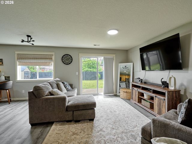 1025 Se MILLRIGHT Ave, Mc Minnville, OR 97128