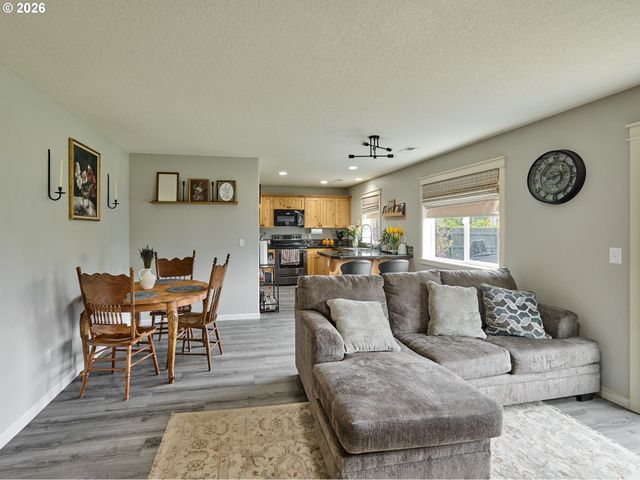 1025 Se MILLRIGHT Ave, Mc Minnville, OR 97128