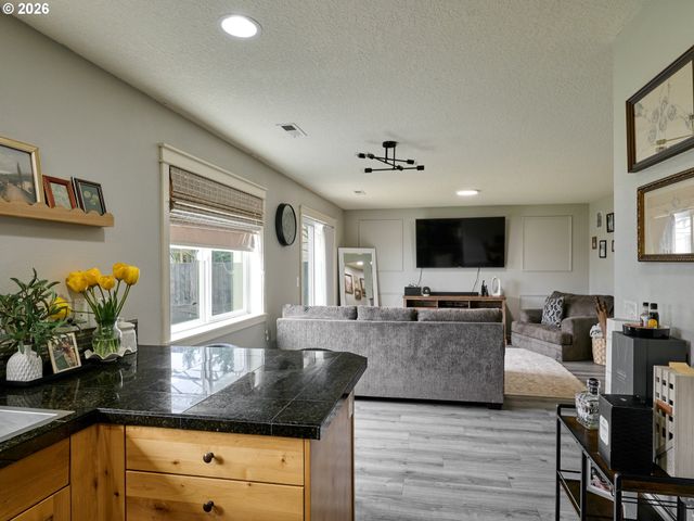 1025 Se MILLRIGHT Ave, Mc Minnville, OR 97128