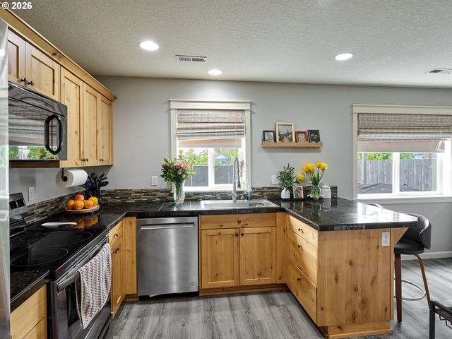 1025 Se MILLRIGHT Ave, Mc Minnville, OR 97128