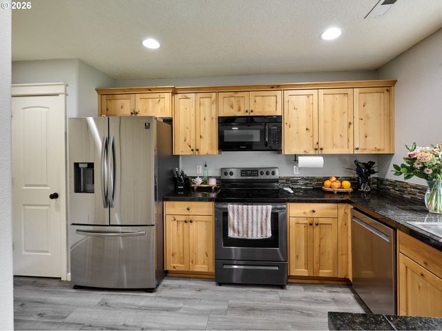 1025 Se MILLRIGHT Ave, Mc Minnville, OR 97128