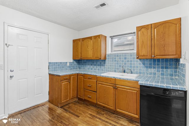 738 W Atherton Road, Flint, MI 48507