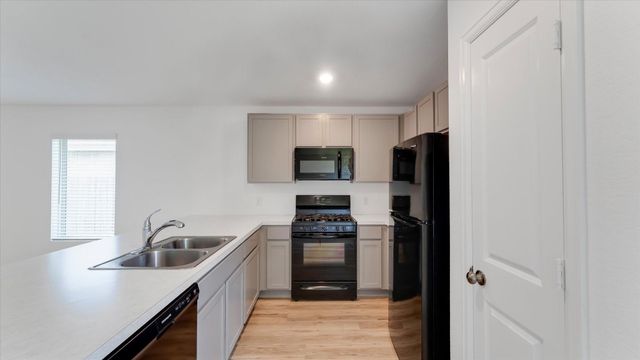 7814 Switchgrass Creek Dr, Katy, TX 77493