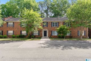 2033 Montreat Pkwy Apt D, Vestavia Hills, AL 35216