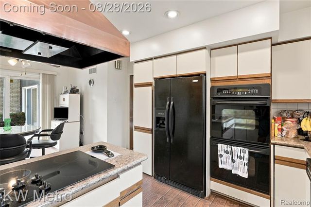 17700 Adrian Road, Southfield, MI 48075