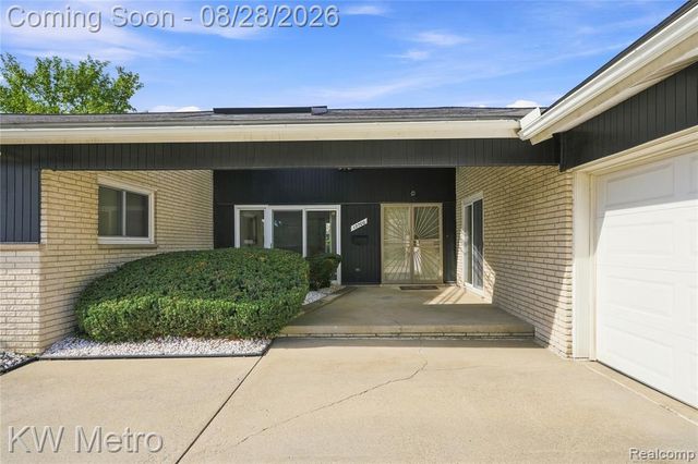 17700 Adrian Road, Southfield, MI 48075