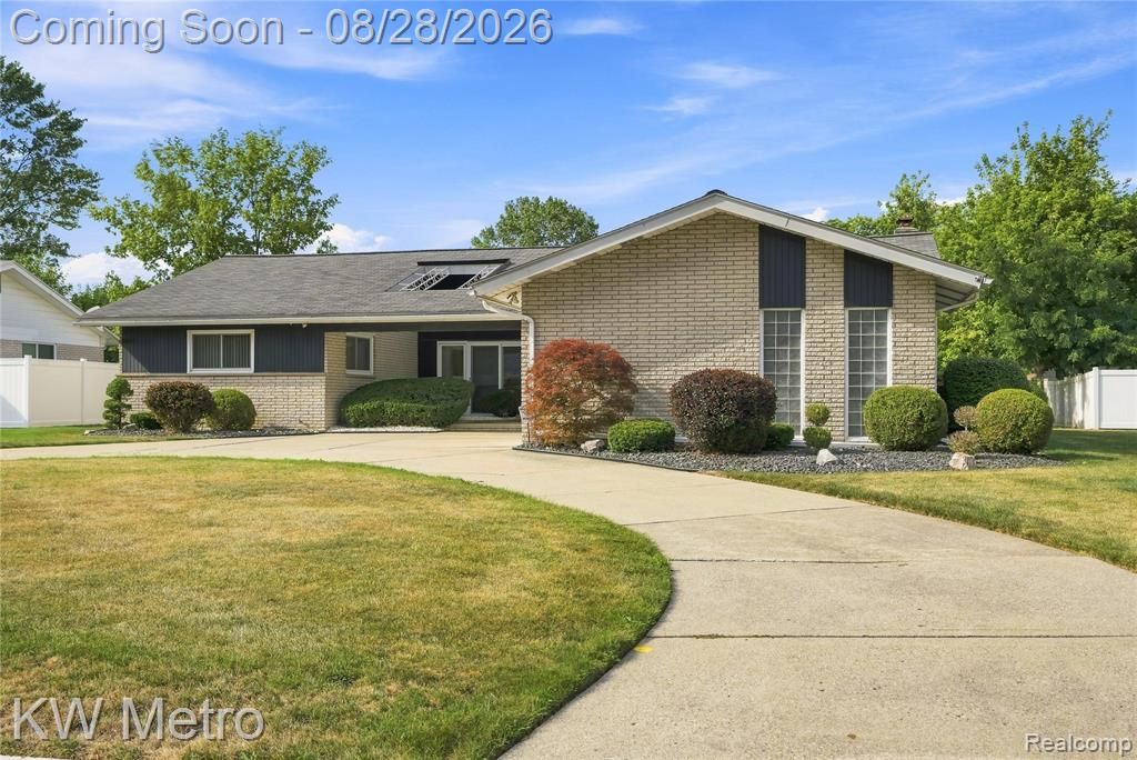 17700 Adrian Road, Southfield, MI 48075