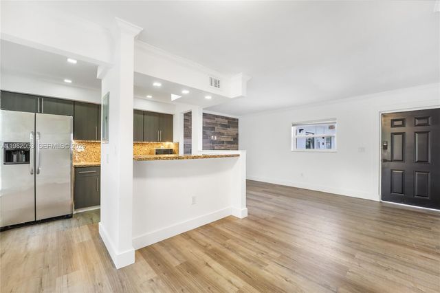 235 Antilla Ave 7, Coral Gables, FL 33134