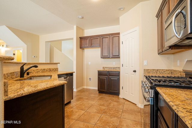 3049 LOOKOUT POINT Drive, El Paso, TX 79938