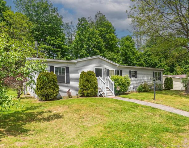 209 Wood Hollow Road, Hopewell Junction, NY 12533