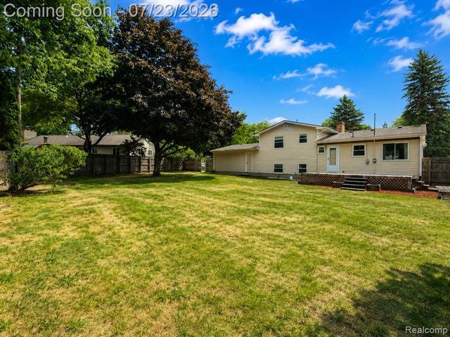 6534 Meadowwood Lane, Grand Blanc, MI 48439