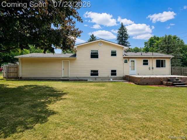 6534 Meadowwood Lane, Grand Blanc, MI 48439