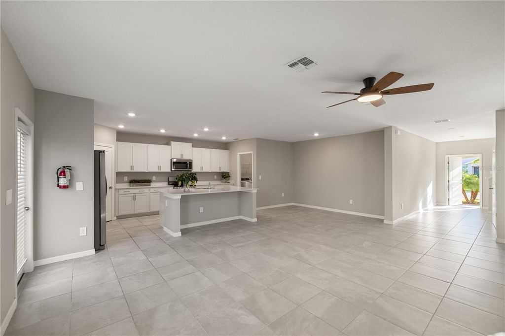 Image 4 of property listing at 13980 LILAC SKY TERRACE, Bradenton, FL 34211