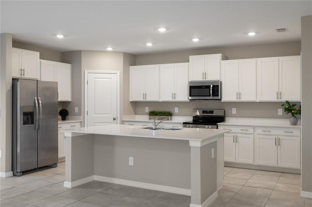 Image 7 of property listing at 13980 LILAC SKY TERRACE, Bradenton, FL 34211