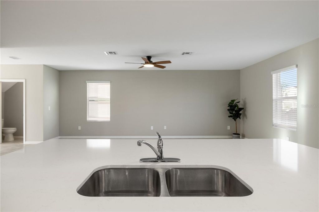 Image 9 of property listing at 13980 LILAC SKY TERRACE, Bradenton, FL 34211