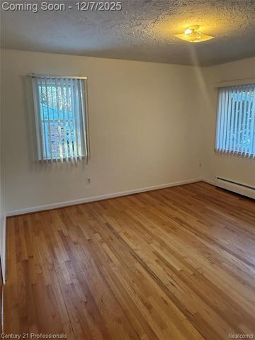 216 Nevada Avenue, Rochester Hills, MI 48309