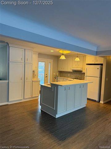 216 Nevada Avenue, Rochester Hills, MI 48309