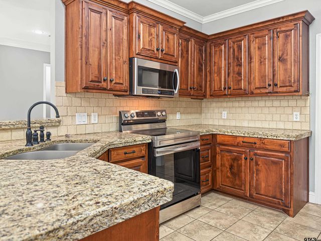 801 Rugby Lane, Whitehouse, TX 75791