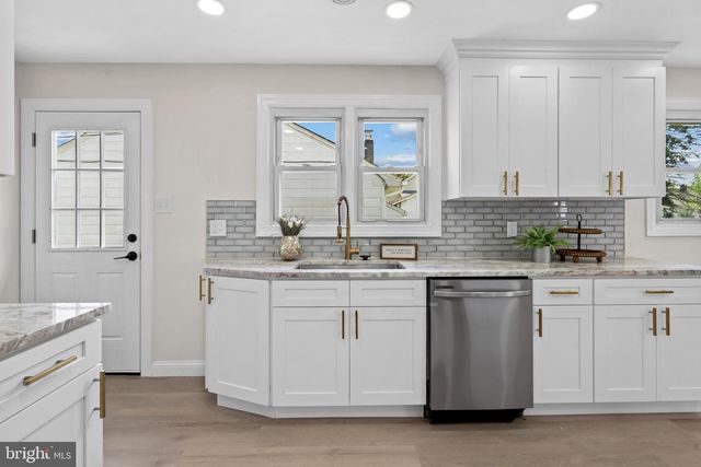 901 SHADELAND AVE, Burlington, NJ 08016