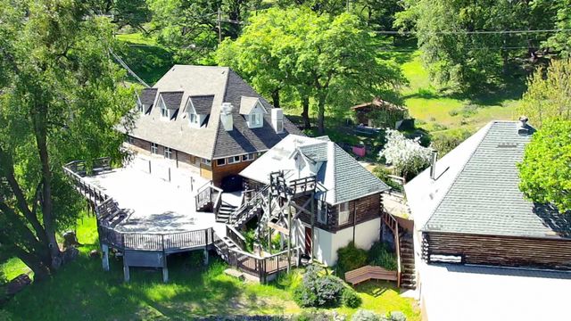 220 Harmony Lane, Garberville, CA 95542