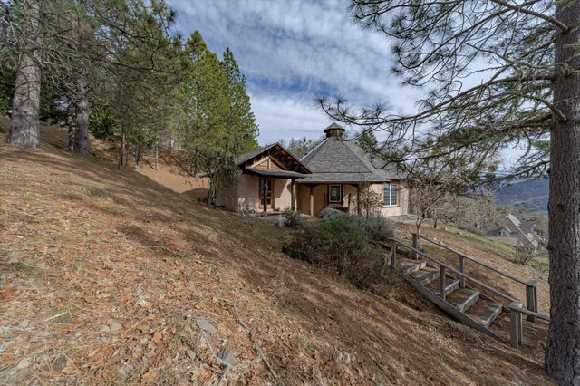 220 Harmony Lane, Garberville, CA 95542