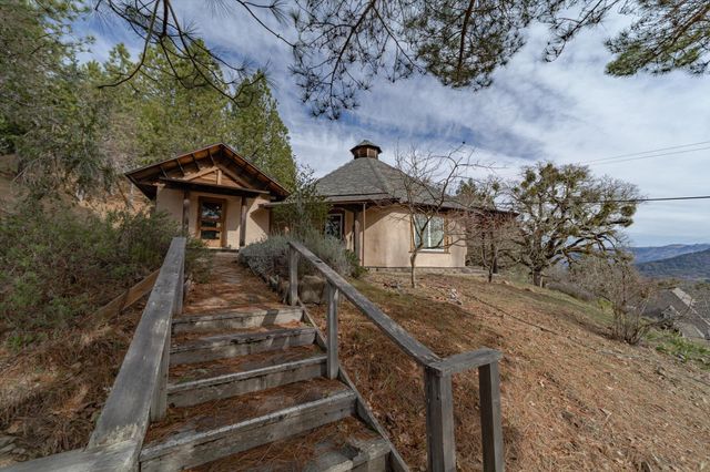 220 Harmony Lane, Garberville, CA 95542