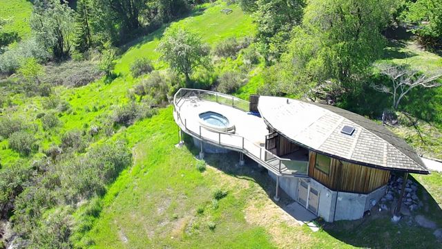 220 Harmony Lane, Garberville, CA 95542