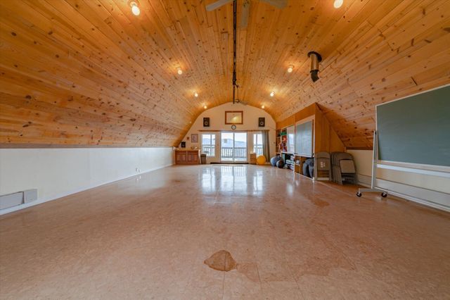 220 Harmony Lane, Garberville, CA 95542