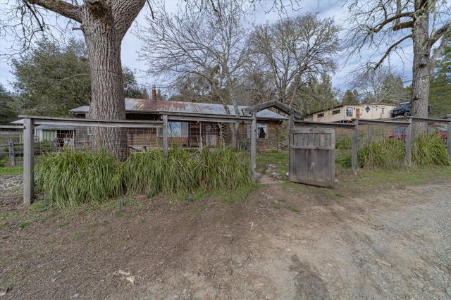 220 Harmony Lane, Garberville, CA 95542