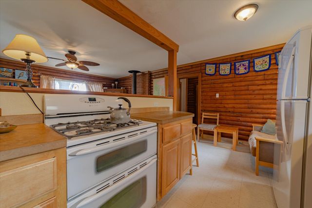 220 Harmony Lane, Garberville, CA 95542