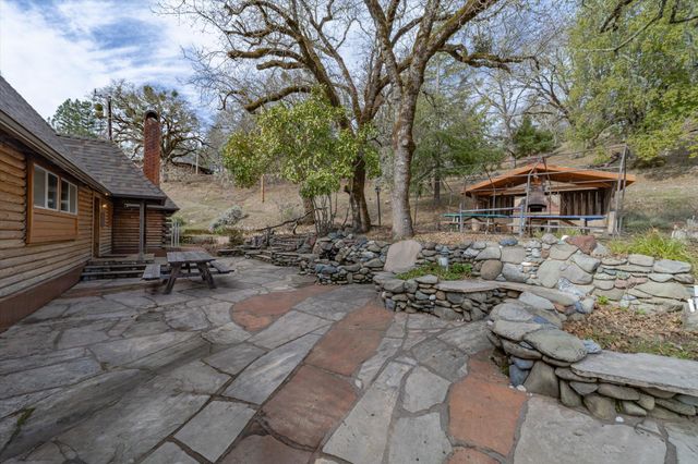 220 Harmony Lane, Garberville, CA 95542