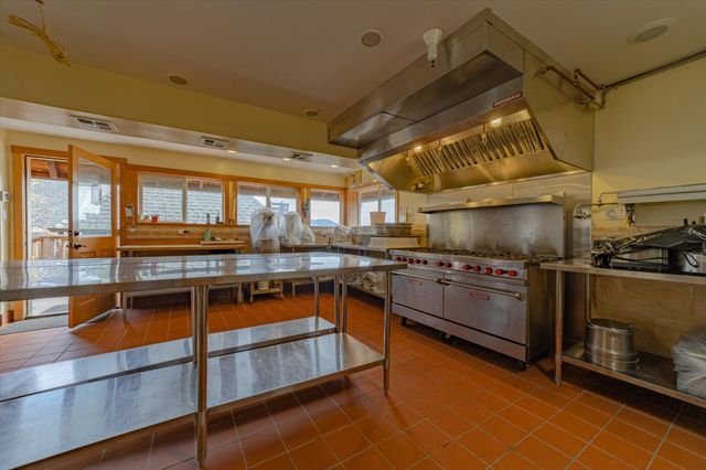 220 Harmony Lane, Garberville, CA 95542