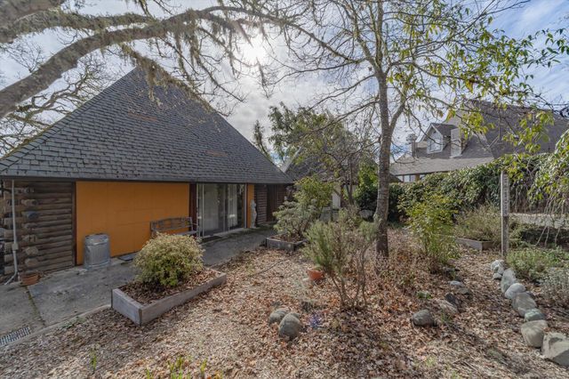 220 Harmony Lane, Garberville, CA 95542