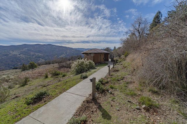 220 Harmony Lane, Garberville, CA 95542