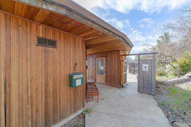 220 Harmony Lane, Garberville, CA 95542