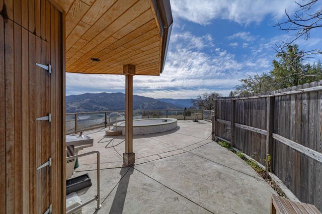 220 Harmony Lane, Garberville, CA 95542