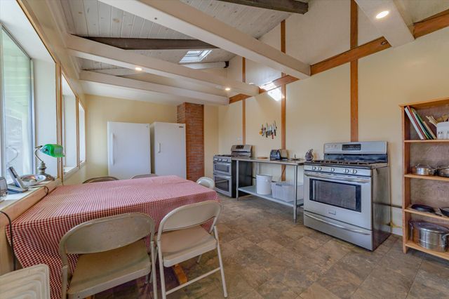 220 Harmony Lane, Garberville, CA 95542