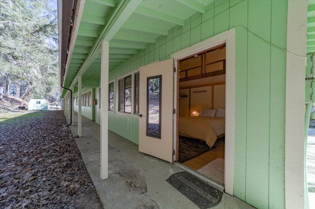 220 Harmony Lane, Garberville, CA 95542