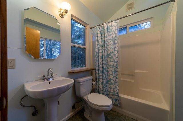 220 Harmony Lane, Garberville, CA 95542