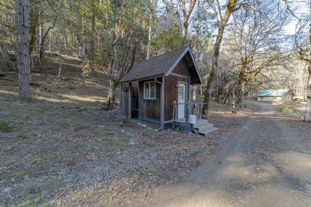 220 Harmony Lane, Garberville, CA 95542