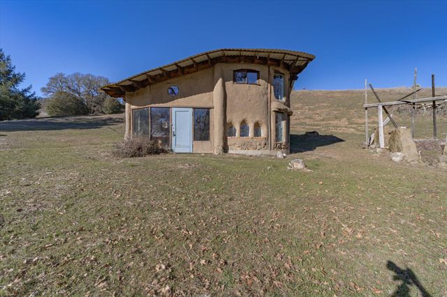 220 Harmony Lane, Garberville, CA 95542