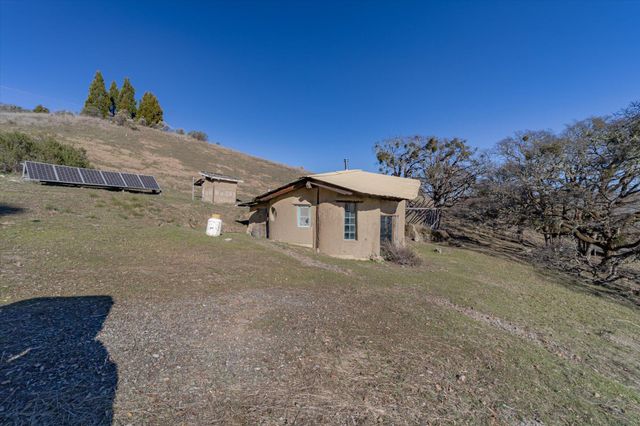 220 Harmony Lane, Garberville, CA 95542