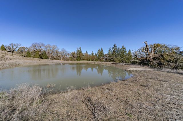 220 Harmony Lane, Garberville, CA 95542