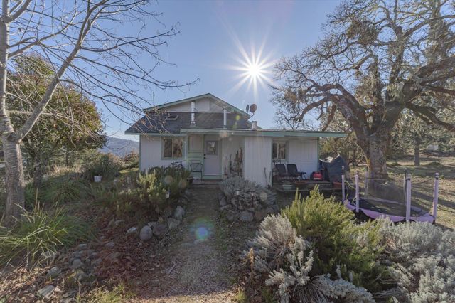 220 Harmony Lane, Garberville, CA 95542