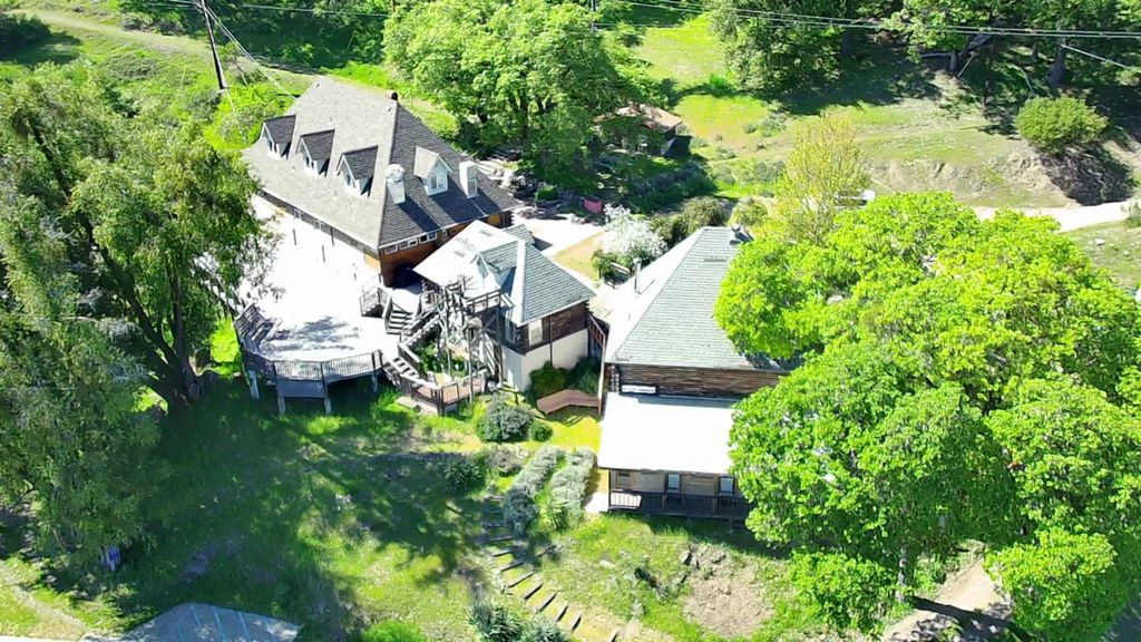 220 Harmony Lane, Garberville, CA 95542