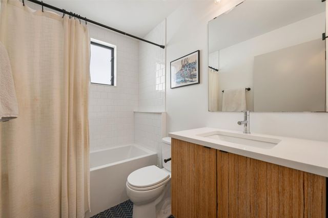 1114 E 3rd ST 1, Austin, TX 78702